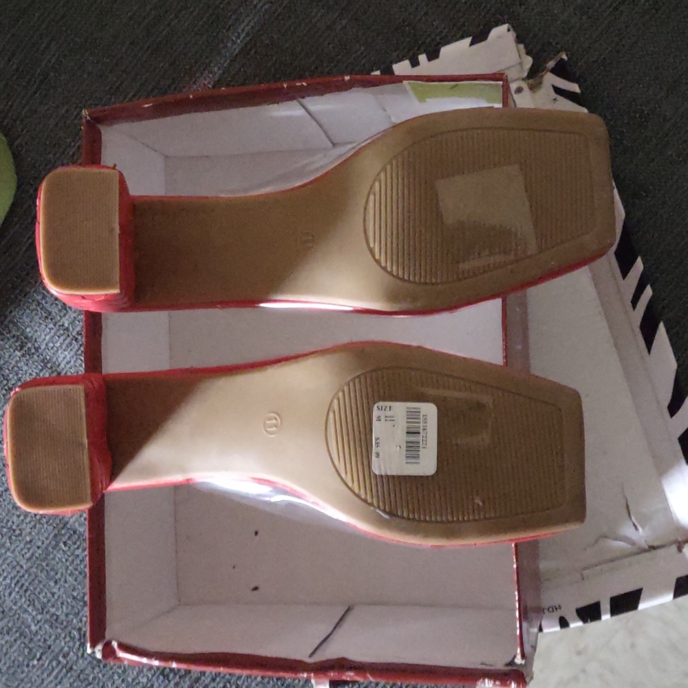 Clear red lined heels - Picture 2 of 3